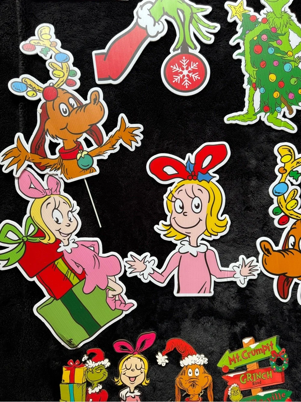 Grinch Holiday Yard Stakes — Green Decorative Characters Set